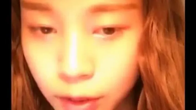[不能只有我看到!] 舞蹈系清纯妹子上演劈腿喷水秀"
