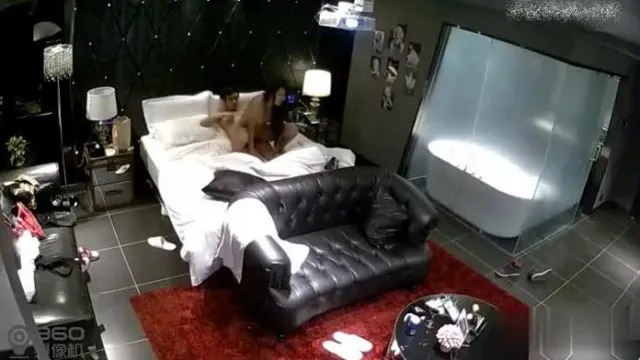 Un couple d'étudiants s'est enregistré dans un motel haut de gamme, et tout le processus a été clairement enregistré par une caméra sténopé.