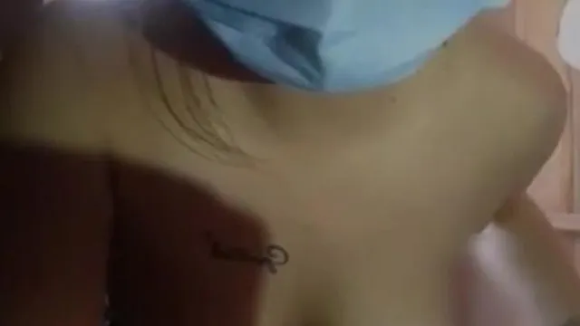 到公园打野砲！纠结要喷里面还是要喷在脸上？%%%自拍被晨运阿杯目睹：相撞好有声