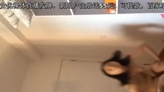 赤裸裸听广播跳体操得长髮美眉