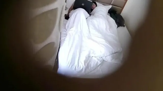 饭店偷拍正在度假的小情侣性慾还挺旺盛