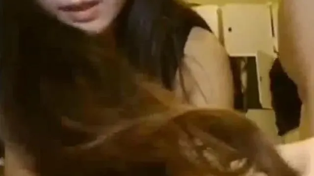长相不差的人妻穿性感服装和小鲜肉啪啪