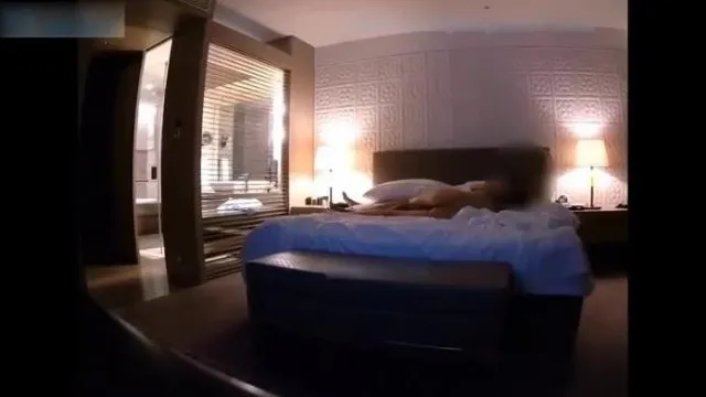 [不能只有我看到!]到学校打球约泡排球校队妹，想不到刚进去直喊:太深了受不了!
