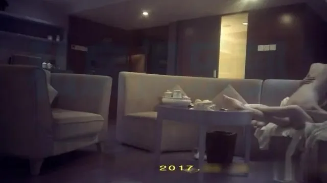 [本日招牌!]高冷蓝髮模特女神蕾丝内裤已湿透，经过时间等待终于成为囊中物!!