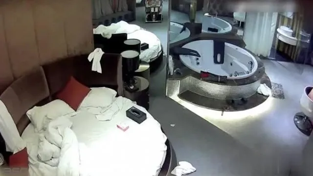 [精选偷拍!]偷摄带着情趣用品开房间小情侣 90分钟大玩特完
