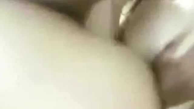 Ayez des relations sexuelles intenses avec Xiao Wang ! La petite amie répond à l'appel téléphonique de son petit ami et répond froidement Je t'aime aussi, la vidéo devient virale