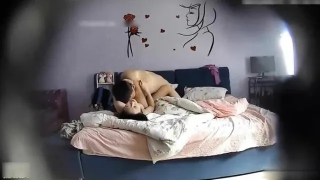 被男友扒光却还不给插? 干完后却又摸鸡鸡说想要