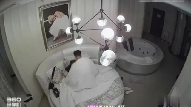 [Série de photographies candides] Après avoir quitté le travail, j'ai demandé à ma collègue d'aller dans un hôtel pour une nuit et deux séances de sexe.
