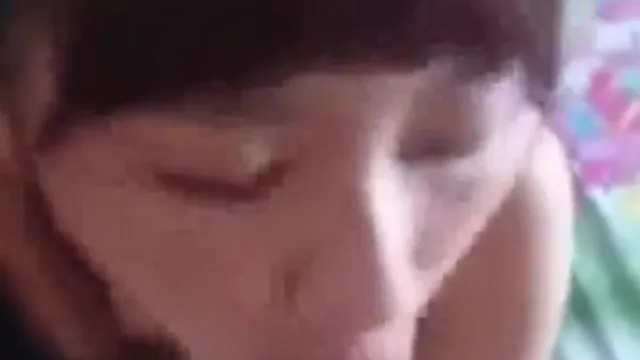 看似单纯的大学女生 脱起衣服跟口交却那么熟练 (2)