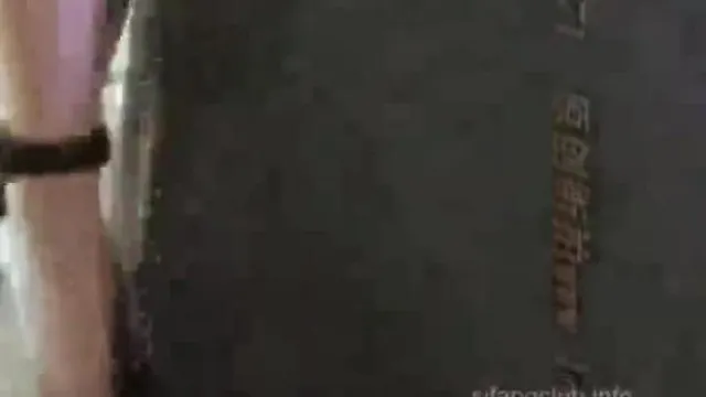 真?偷拍神人!! 有结伴同行的气质美女照样拍! 最棒的时机收录精彩瞬间 2
