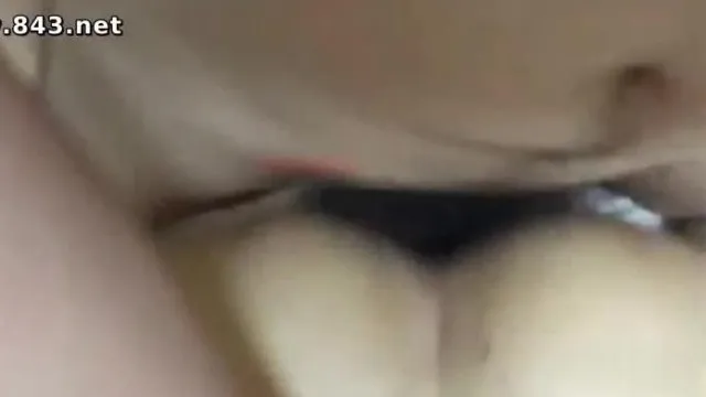 好色眼镜女舔一舔兴致来了就想要插入
