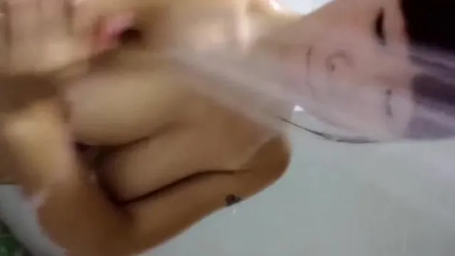 Hermano, quiero más ~ La chica de pechos grandes también quiere actuar lascivamente incluso después de bañarse.