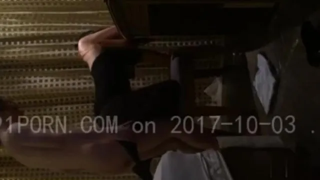 Позвольте мне удовлетворить вас своей большой палкой после работы! Богиню-ведущую жестко трахнули перед зеркалом и за ним 94, это было так круто~