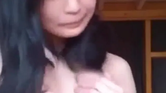 Mi hermana está sobrenutrida y es tan linda que me temo que querrá eyacular hasta colapsar con solo mirarla.