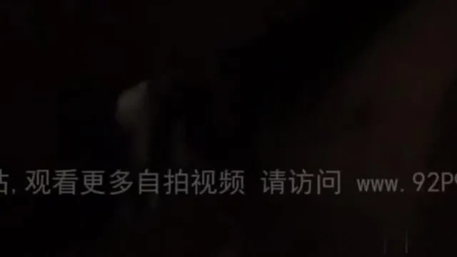 仰头看这对乳房形状堪称完美