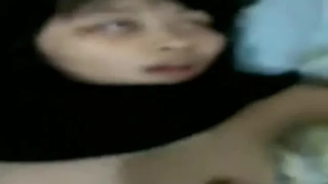 学妹叫得比别人大声 高潮时还会爽到翻白眼!