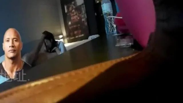 ¡Una precuela sobre llevar a una chica conmigo a un viaje de negocios a Bangkok! ¡Sus pequeñas habilidades para limpiar su boca y su coño son mejores que tomar un baño tailandés ~!
