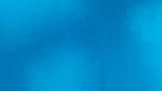 女主播为了抖内~潜入游乐园更衣室开直播!!还若无其事在里面逛了一圈!!