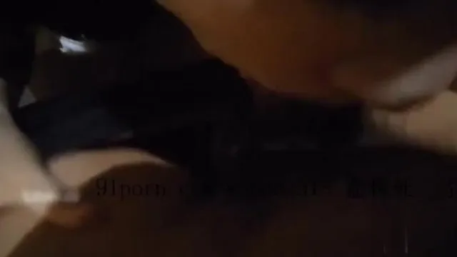 [本日招牌!]熟悉的妙龄女业务约KTV，不到一首歌的时间内裤已落地:快点插进去干我
