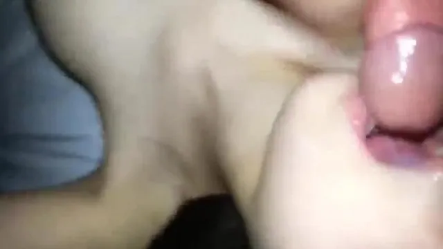 實習空服員接受主管潛規則~怕被趕下機只好幫主管吃大雞雞~
