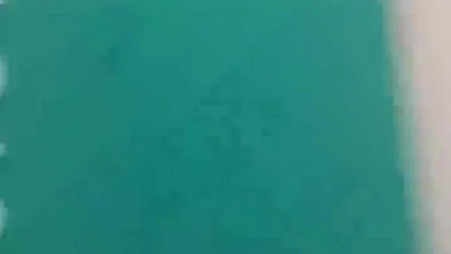 女主播潜入泳池更衣室~帮狼友谋福利!!今天好多妹子~看得好爽~
