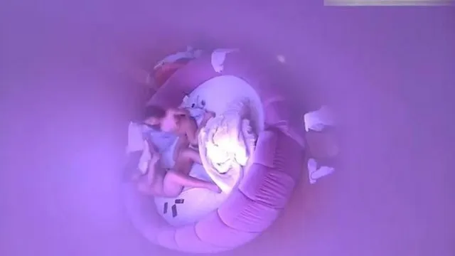 [酒店偷拍] 小胖弟与小鸟女友相约开房~女孩第一次看到JJ~觉得很新奇很好玩~