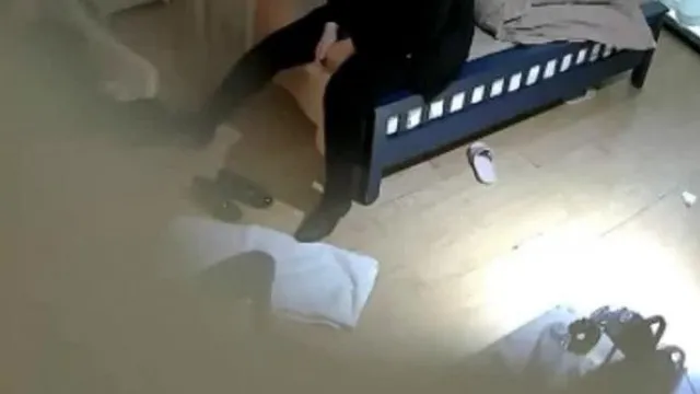 [Скрытый кадр в отеле] Милая разница в росте~ Парень подошел и отсосал своей девушке~ Затем он забрался на кровать, и GG и BB трахали друг друга~