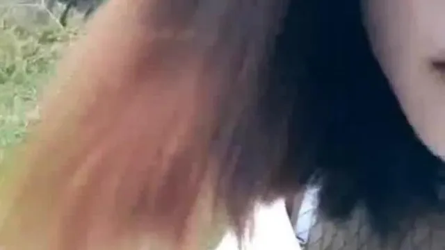 清秀正妹直播野外丛林勾引司机来一泡