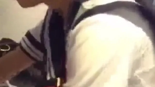 清纯小妹特地打扮抚慰乾爹的心灵与肉棒