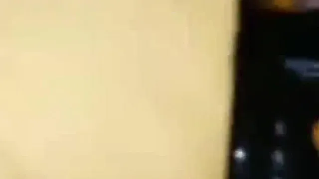Se siente tan bien ver a mi hermana y a mi cuñado tener sexo, así que yo también quiero participar.