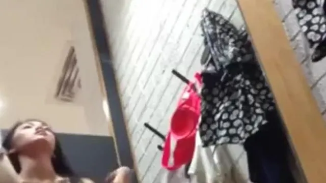 Acontece que o modelo do carro ficou assim quando estava nos bastidores. Foi tão emocionante.