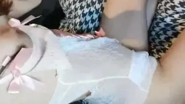 南京超模與粉絲的私聊影片流出!!完美美乳插浪穴~玩出大量白漿讓粉絲好吃驚!!