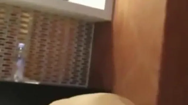 筋骨很软的妹妹~彷佛大法师上身~各种高难度体位都难不倒她!!