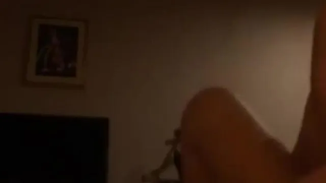 A elite de TI Du Ge marcou uma consulta online com uma prostituta sofisticada. Ele cobrou tanto que teve que transar com ela até que ela não conseguisse mais se levantar !!