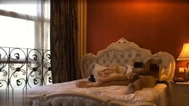 性感外围美女看见男的有点胖不是很配合