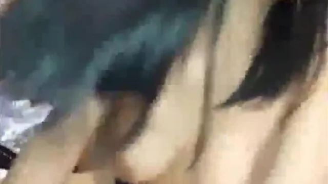 精品福利-2直播男为了收益不惜带着各自漂亮女友轮流换着操,拿手提电脑的美女颜值高身材好,被操的不轻