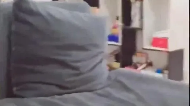 黑丝美腿性感网红美女演绎家政工作人员上门打扫卫生女主不在家被男主调戏啪啪啪内射中出对白精彩淫荡