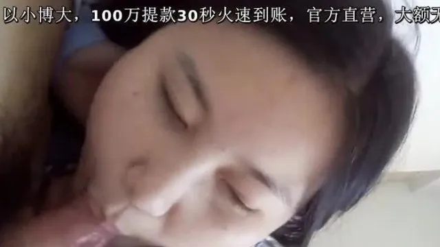 Una chica de secundaria tetona tiene sexo en privado con su novio. Está tan cachonda y loca que se arrodilla y lame el J8 de su novio en el aula. Le gusta comerle la polla con gusto. El diálogo es excitante. (2)