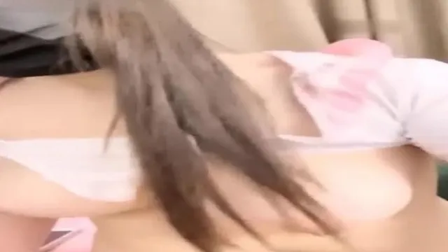 雙馬尾眼睛妹下海裸聊~有著未成年般的顏值!!令人想犯罪~