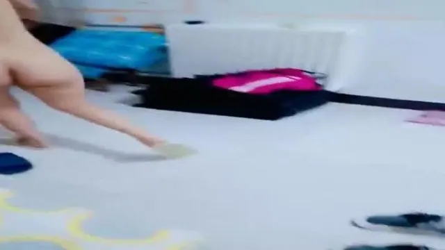 かなりエッチな女の子だよ～今日はお兄さんたちに見られるように全裸でバイブでオナニーしてるよ～十分楽しんだ後はセックスパートナーを探してあげるよ～