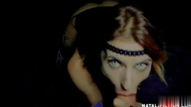 [Seleção de Halloween] Nada de sugar sangue esta noite, a vampira só quer ser fodida oralmente