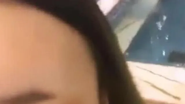 Profitant de la nuit du Nouvel An chinois quand il n'y avait personne, diffusion en direct dans les bains publics des filles
