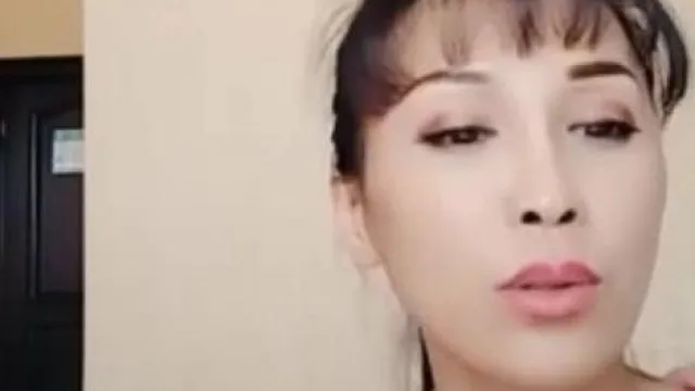 有其父必有其子 前砲友的儿子也一样色~来让阿姐亲一个?
