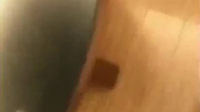 主播故意弄坏震动棒！打电话让快递员上退货然后%%....