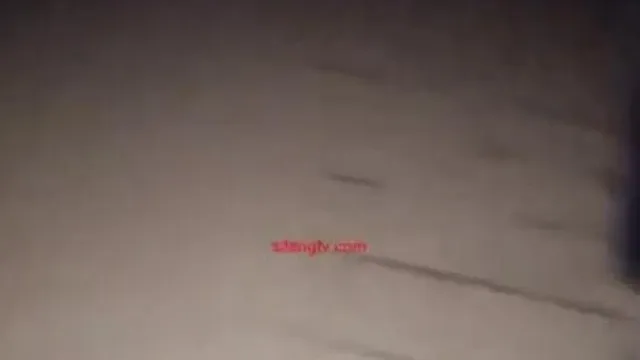 色慾母女档野外直播!!随机找路人吹喇叭~母女轮上超精彩~
