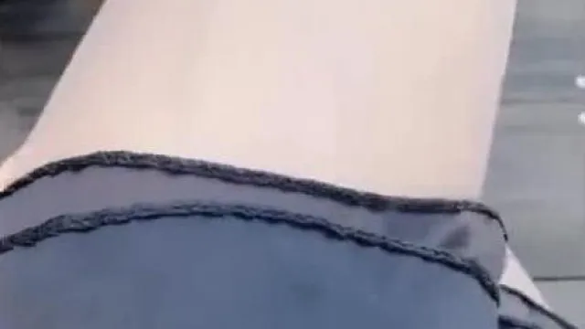 主播不穿内裤到公园走走~见人就想吹吹~