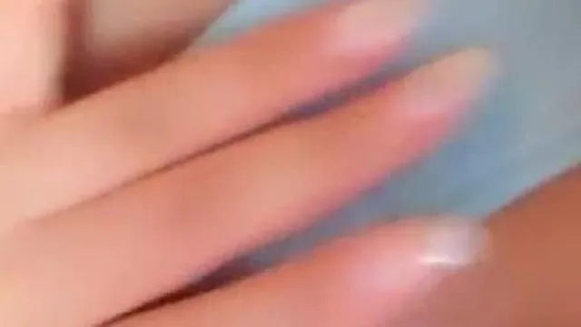不露脸主播性感大秀~脱掉上衣~脱掉内裤~爹爹你想看什么~