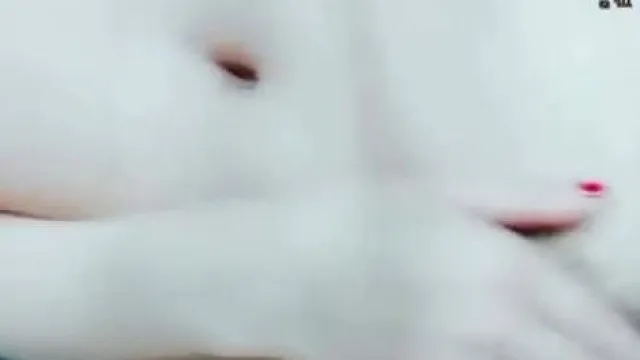 La charmante et charmante ancre utilise des produits cosmétiques pour jouer avec sa chatte~C'est mon secret pour les soins de la peau~