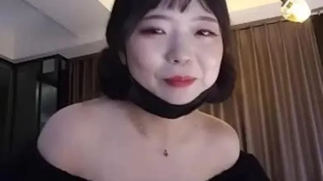 [韩国] 韩国直播主在线裸聊~边洗澡跟爹爹们一起玩~