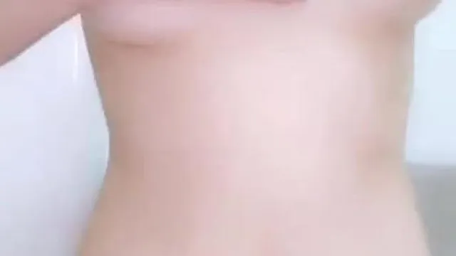 Tire toda a roupa e prepare-se para a maquiagem ~ Seus seios ficam lindos mesmo sem maquiagem ~